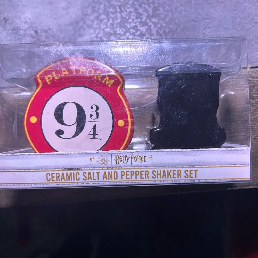 Harry Potter salt and pepper shakers